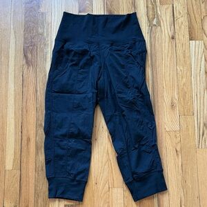 Like New!  Lululemon Dance Studio Crop Size 6